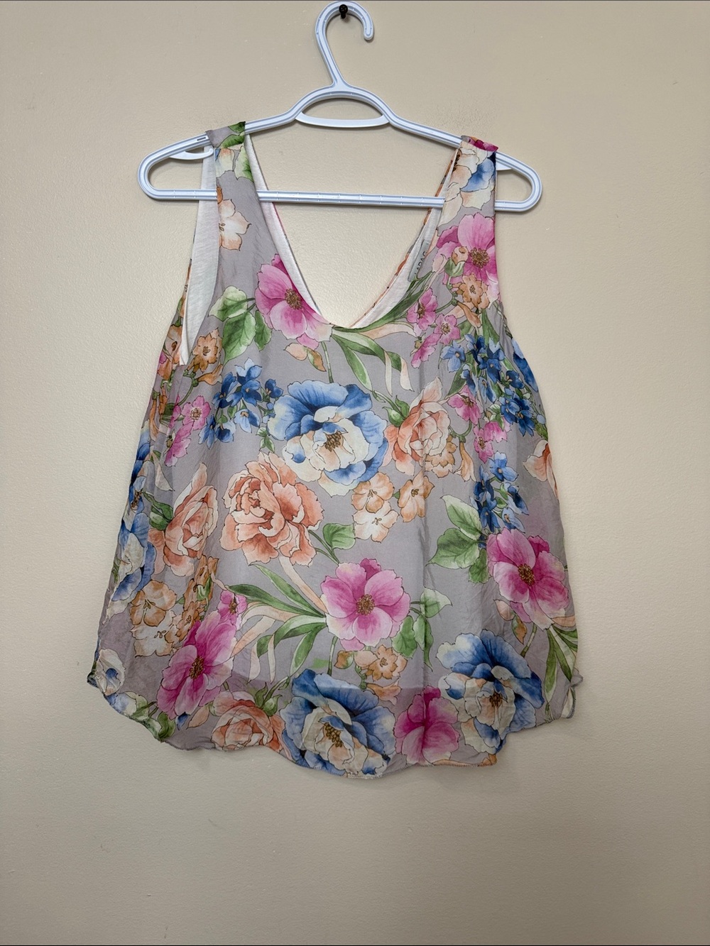 LARA G. Made in italy Silk blend  V-Neck Chiffon Camisole size M